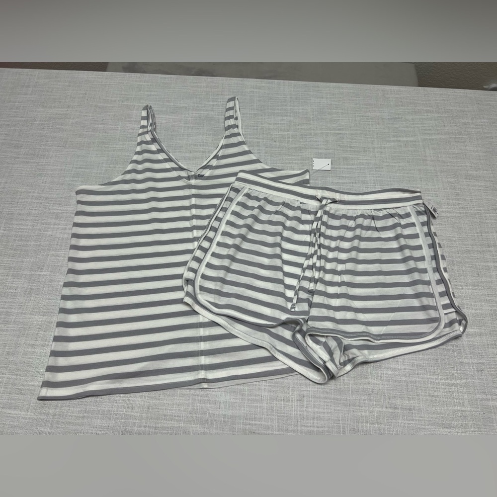 GAP Body Women's Gray and White Striped Pajama Set